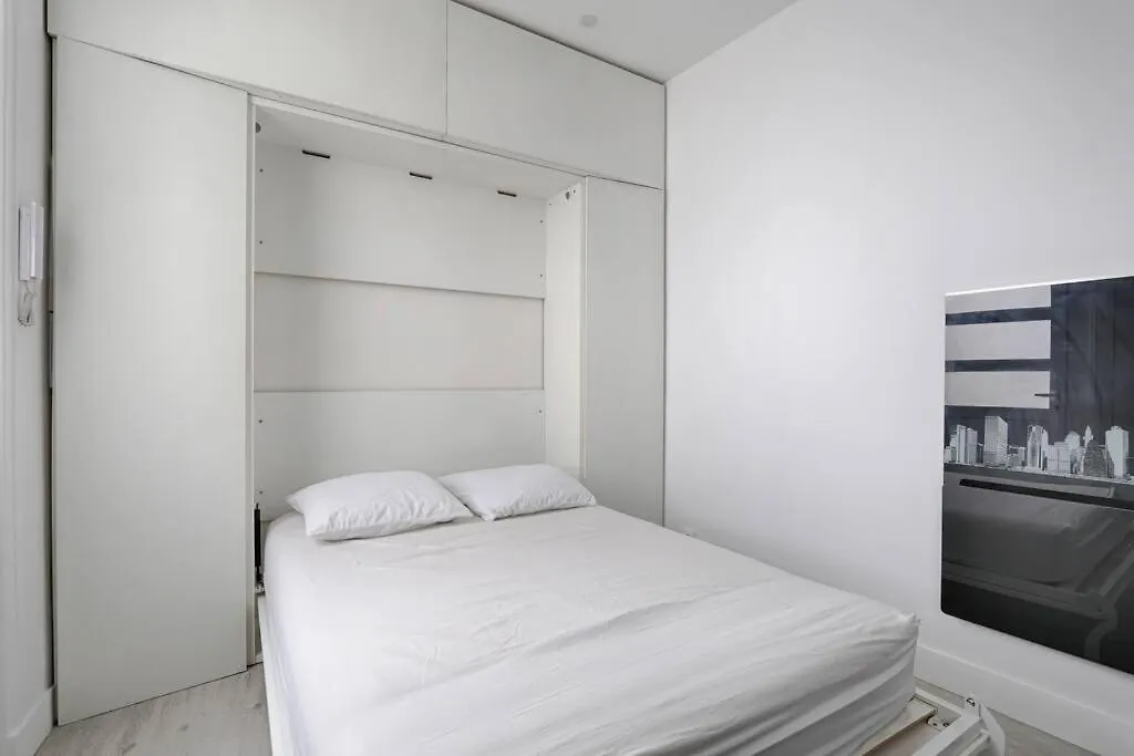 Fantin Latour Cosy Studio 2p Seine & Eiffel Tower